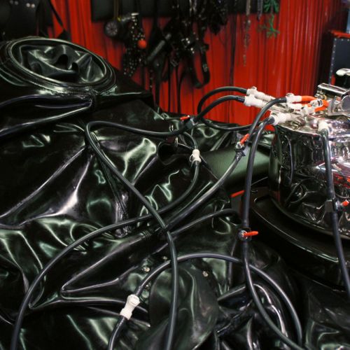 Serious Kit Rubber Suit & Milker - Foto 1