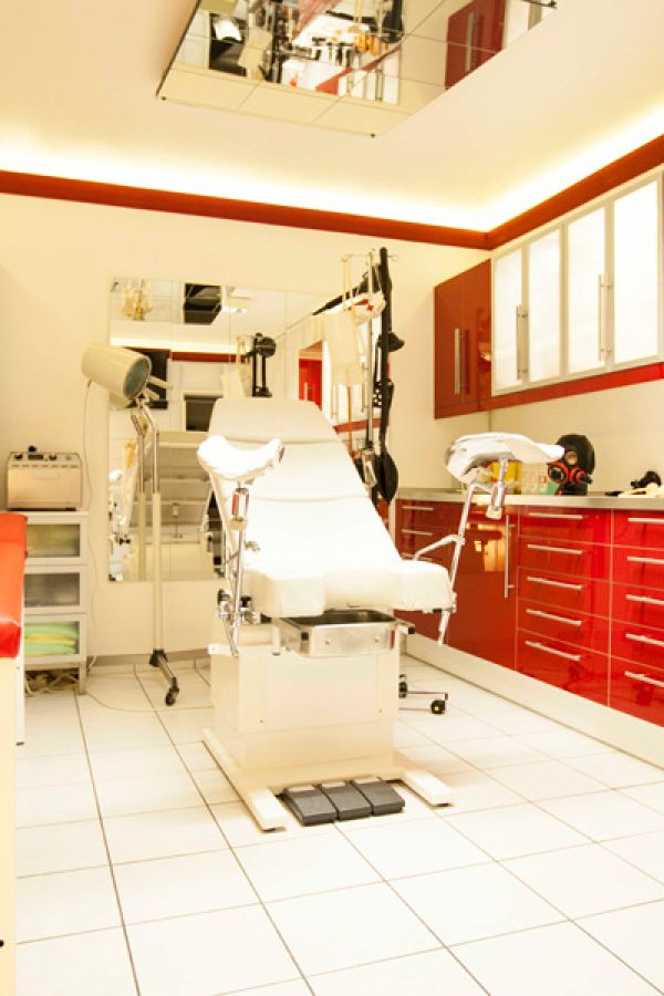 Klinik - House Of Bizarre Dreams Düsseldorf